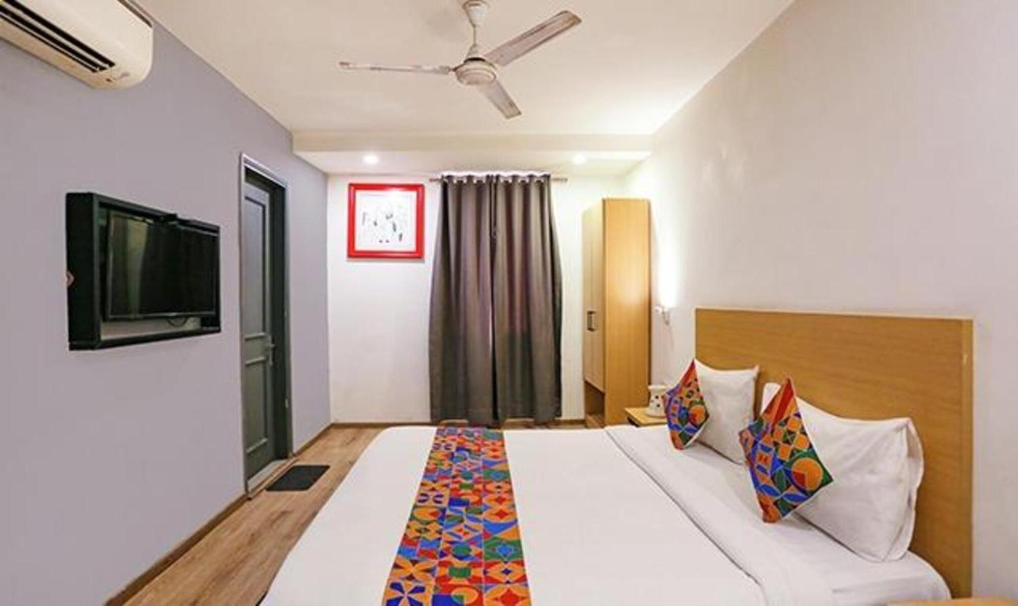 Fabhotel Urban Residency Model Town New Delhi