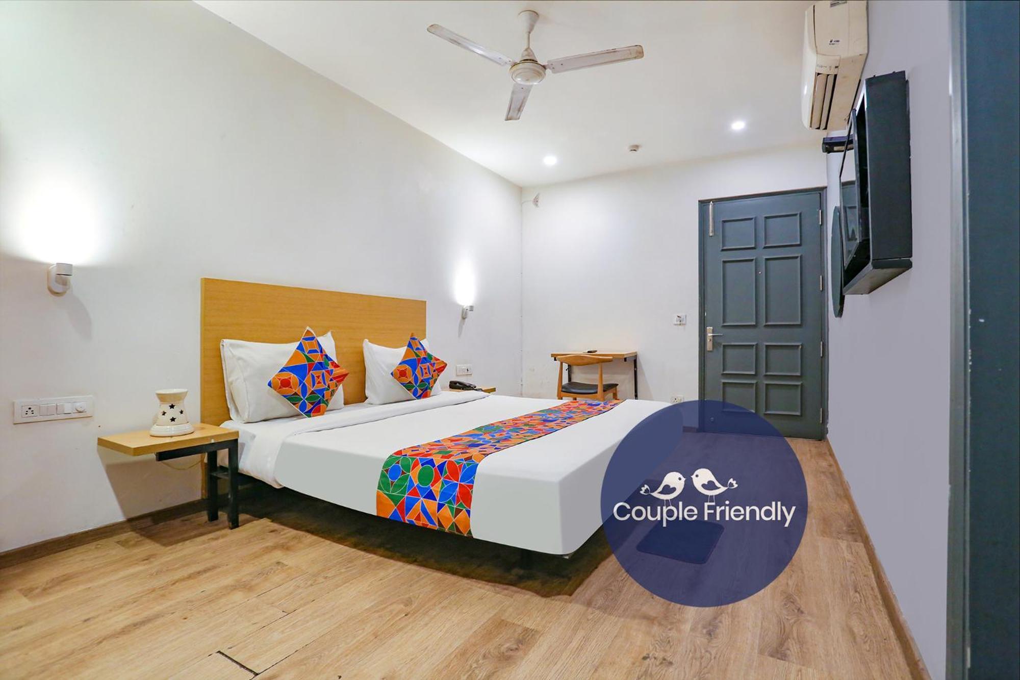 Fabhotel Urban Residency Model Town 3* New Delhi